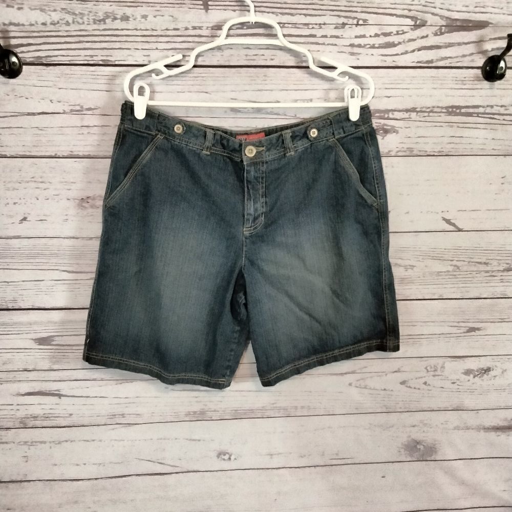 "Faded Glory" woman's jean shorts 🩳
